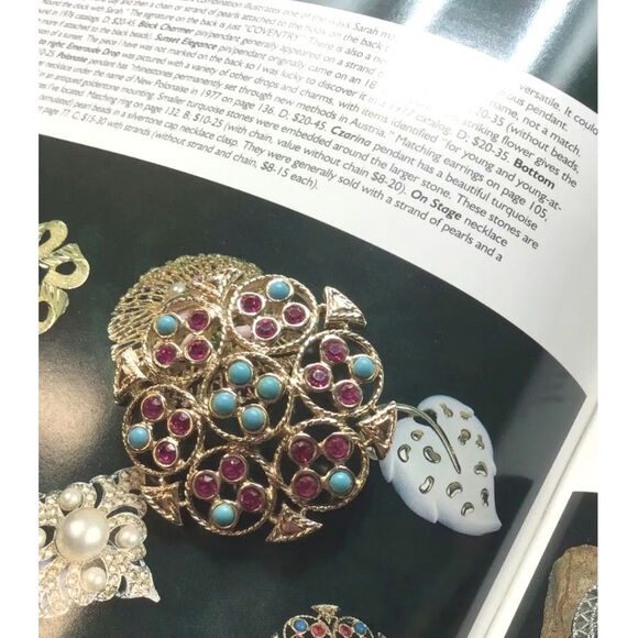 Vintage Sarah Coventry Gold Brooch with Turquoise & Pink Rhinestones Signed Pin - Picture 3 of 6